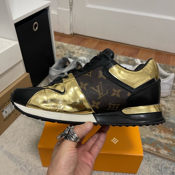 Fair Used Men Size 9 (Euro Sz 42) Louis Vuitton Run Away Sneakers Monogram Logo - Picture 9 of 16